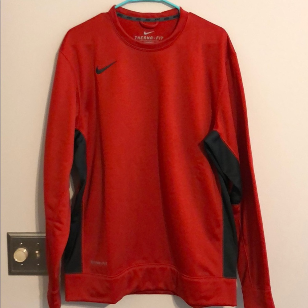 Nike Therma-Fit long sleeve NWOT